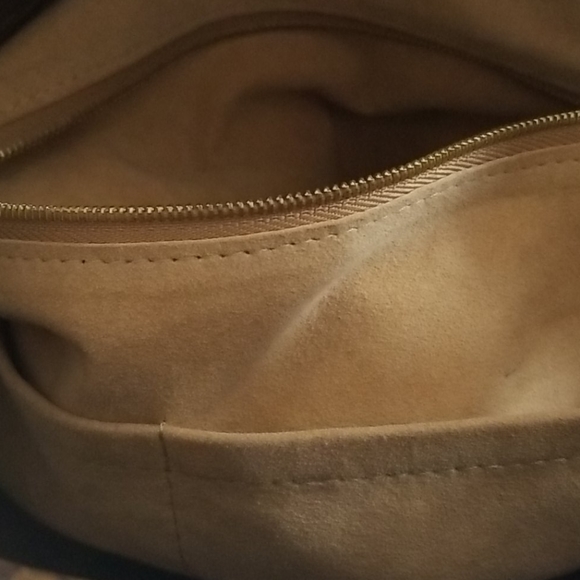 Louis Vuitton Artsy Bag - Picture 4 of 5